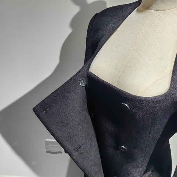 Helsa The Hourglass Coat in Black - Picture 7 of 8